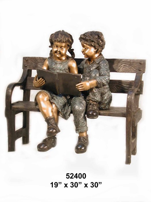 Скамейка дети с книгой 