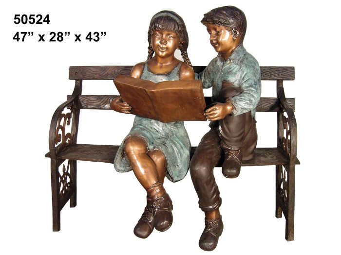 Скамейка мальчик и девочка с книгой 